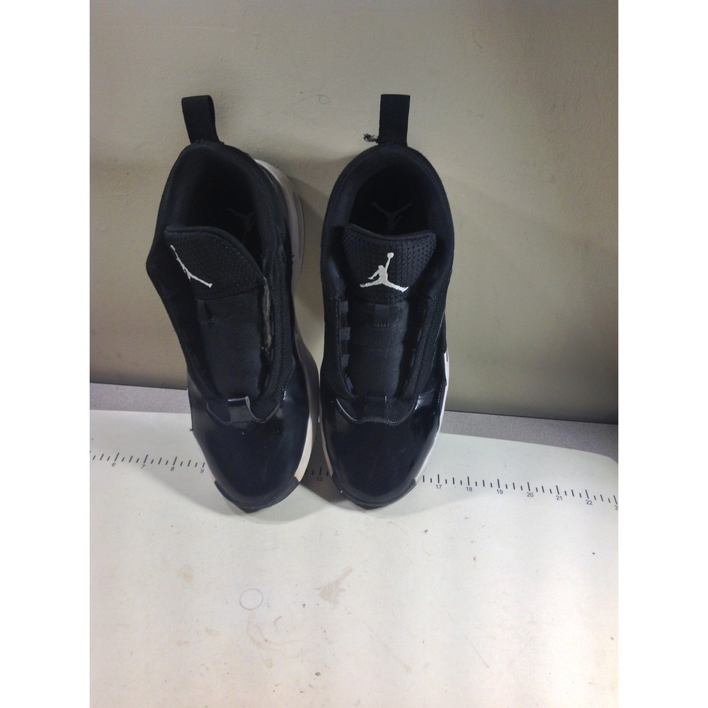 Jordan‎ Max Aura 6 Men's Size 9 Black White Low Top Basketball Shoes FQ8298-010